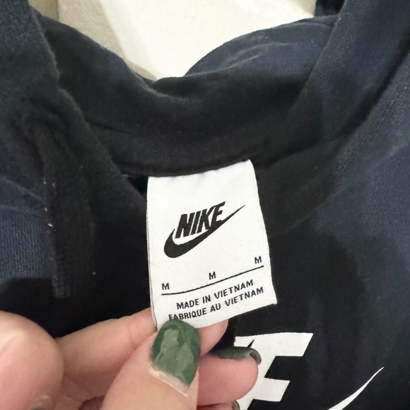 Nike Hoodie Womens Medium Black Cropped Long Sleeve Logo Graphic Athleisure Cozy - Picture 2 of 4